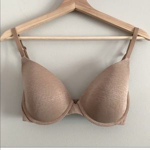 Victoria’s Secret 32DD bra